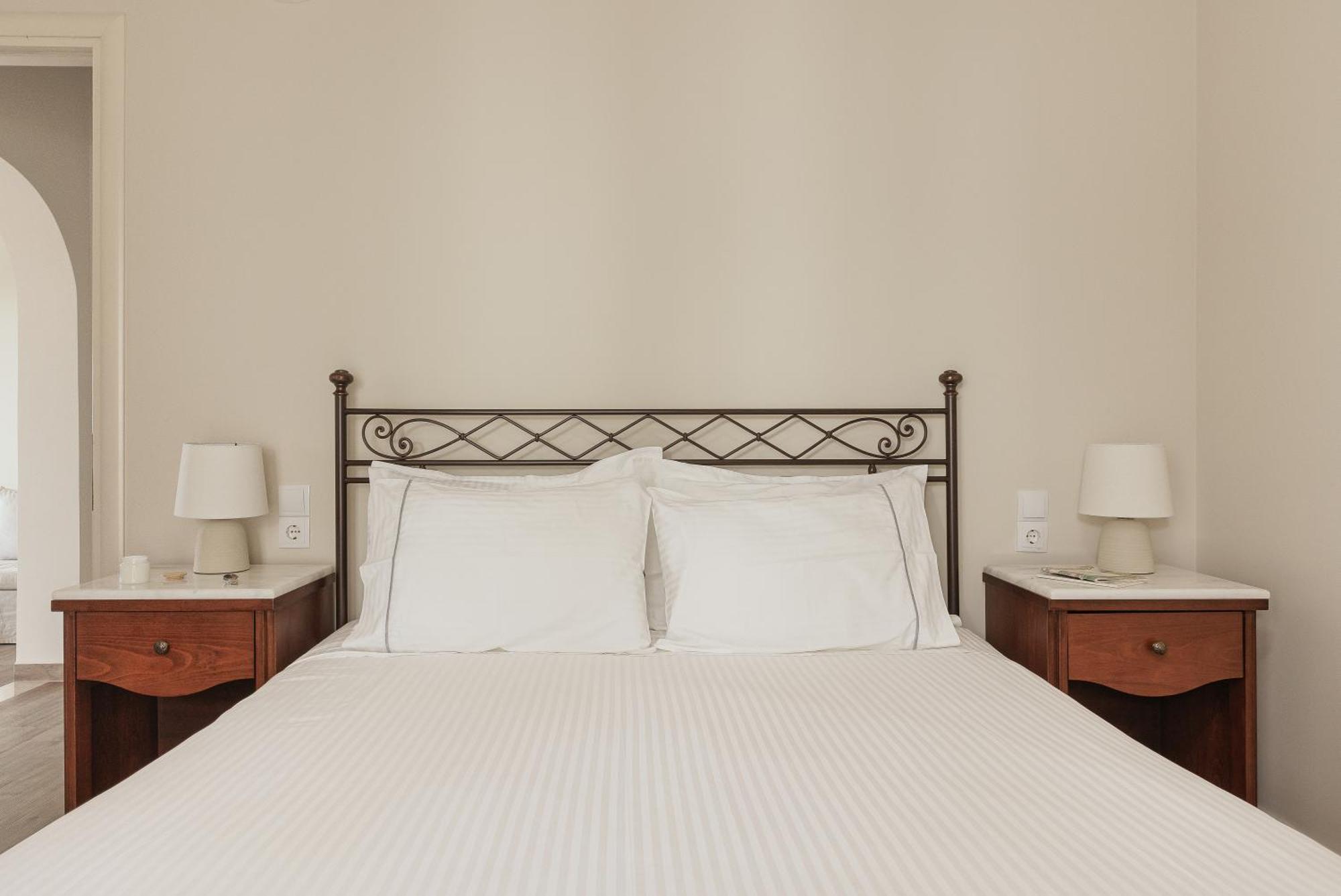 Apolis Villas & Suites Resort Parga Exterior photo