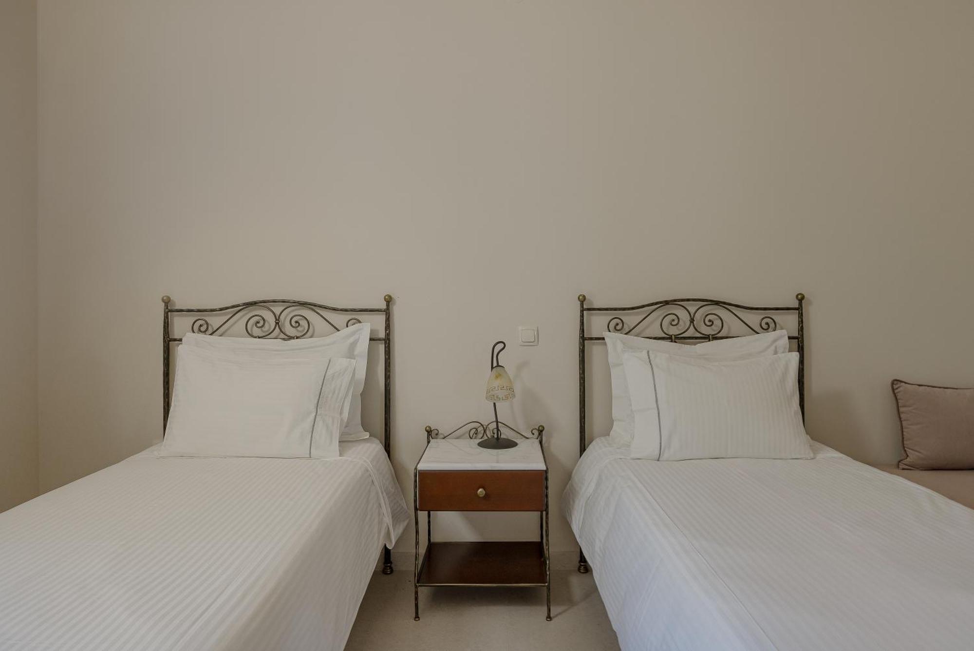 Apolis Villas & Suites Resort Parga Exterior photo